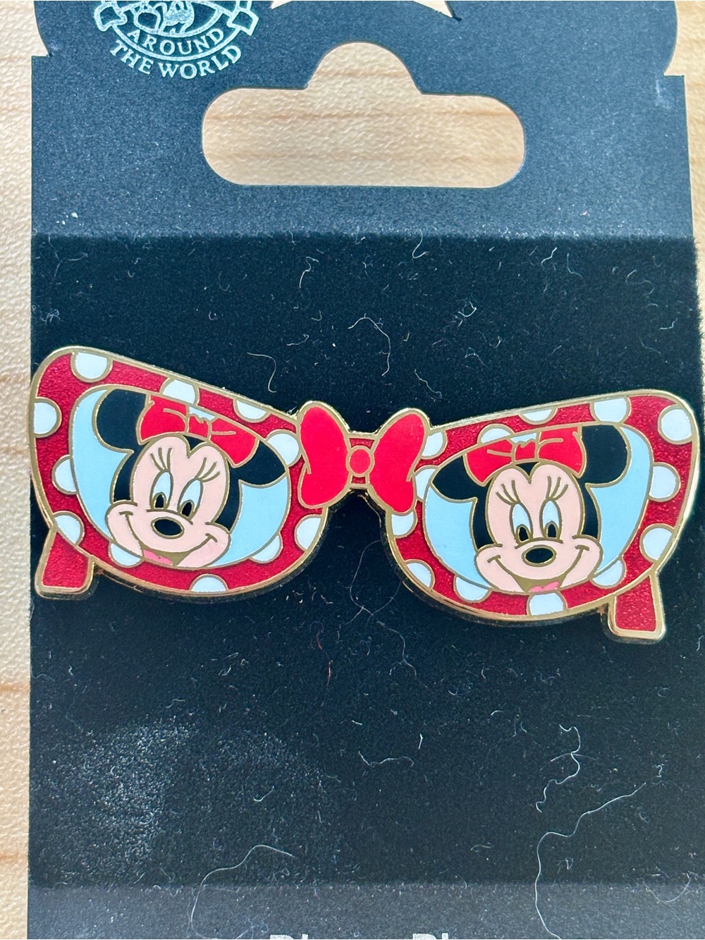 Disney Pin -WDW Minnie Mouse - Character Sunglasses - 2008 with purchase card.